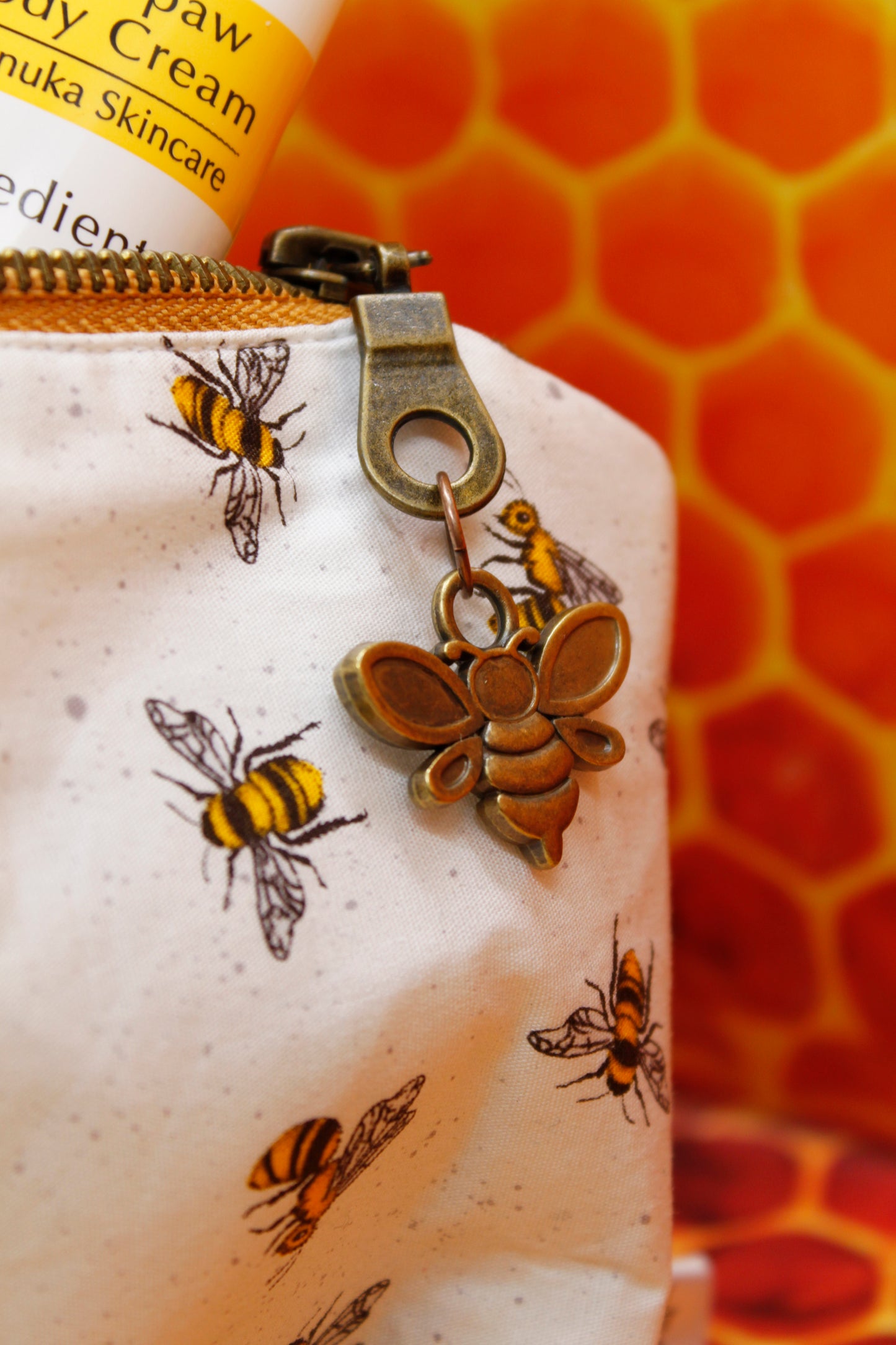 Skincare zip bag - White Bees